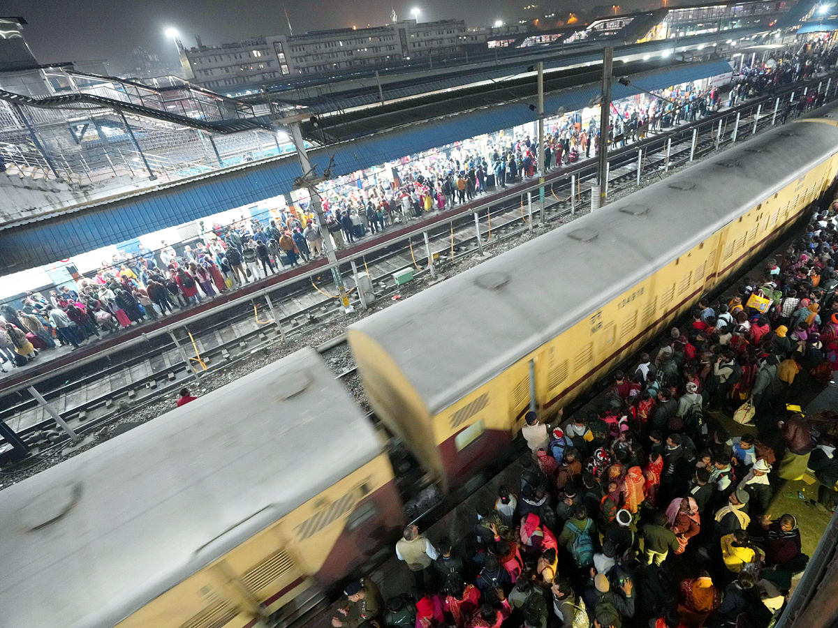 Delhi Railway Station Stampede Photos6