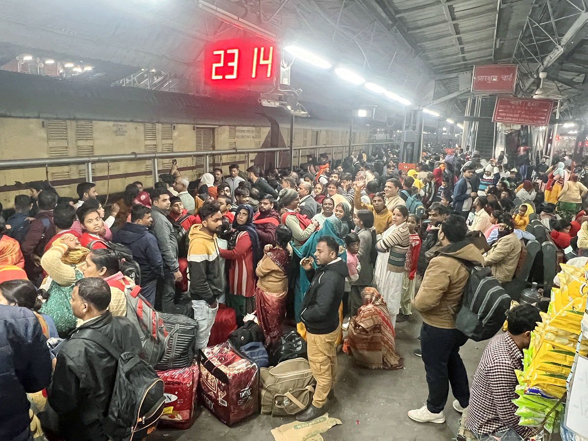 Delhi Railway Station Stampede Photos8