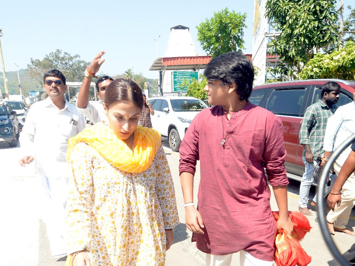 Rajinikanth daughter Aishwarya Visit Tirumala Along With Son Photos11