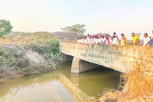 బతుకు భారమై..1