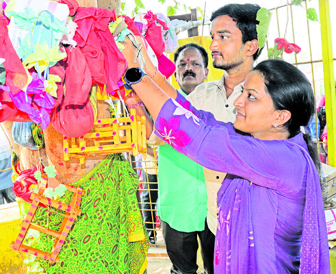 తగ్గని భక్తుల జోరు1