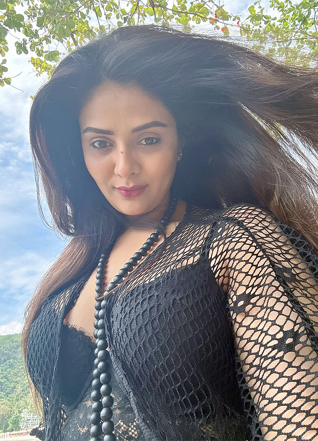 Anchor Sreemukhi latest photos goes viral12