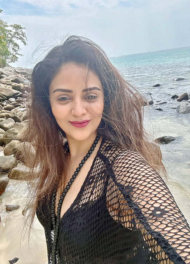 Anchor Sreemukhi latest photos goes viral8