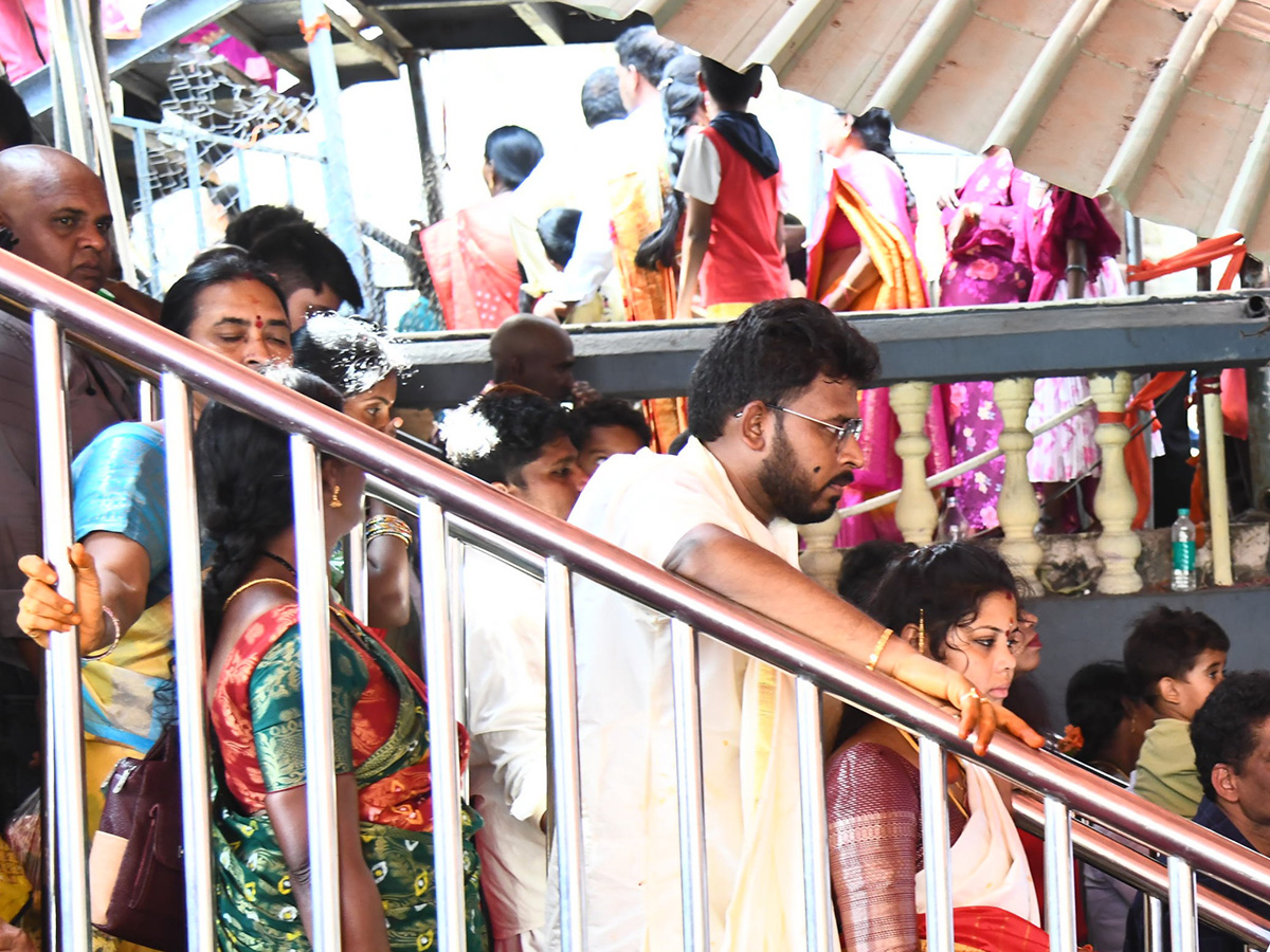 Huge Devotees Rush In Vijayawada Indrakeeladri Kanaka Durga Temple17