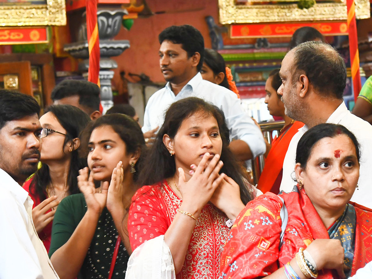 Huge Devotees Rush In Vijayawada Indrakeeladri Kanaka Durga Temple21