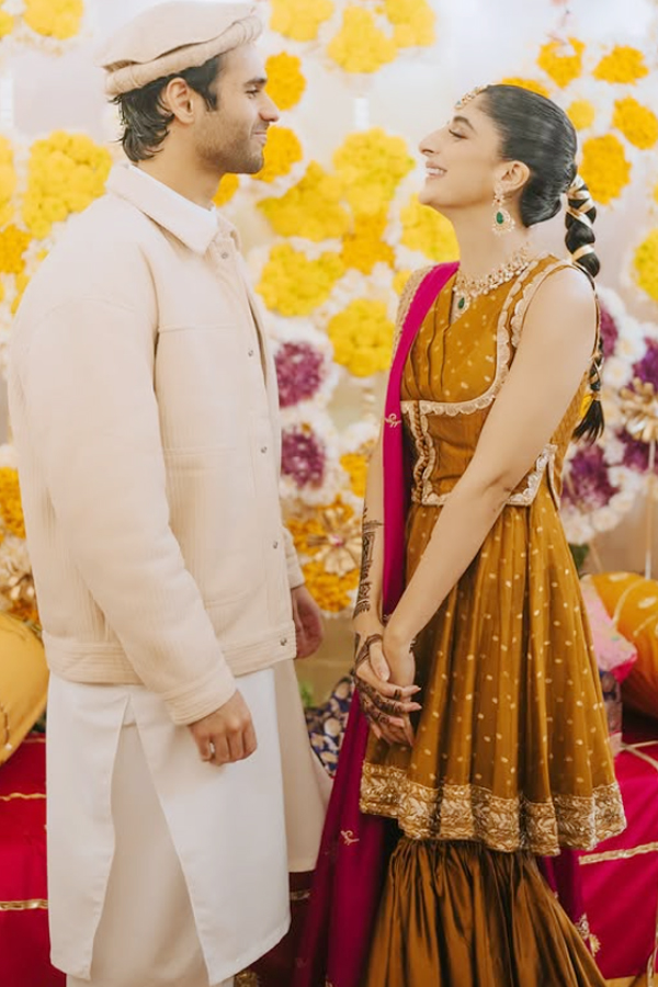 Mawra Hocane In A Traditional Mustard Gharara Looks Ethereal For Her Mehendi Festivities12