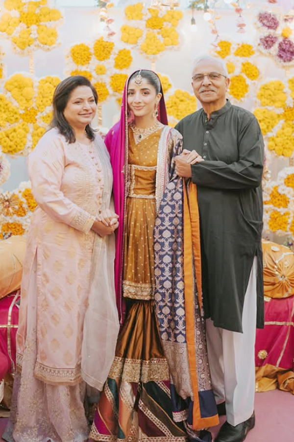 Mawra Hocane In A Traditional Mustard Gharara Looks Ethereal For Her Mehendi Festivities10