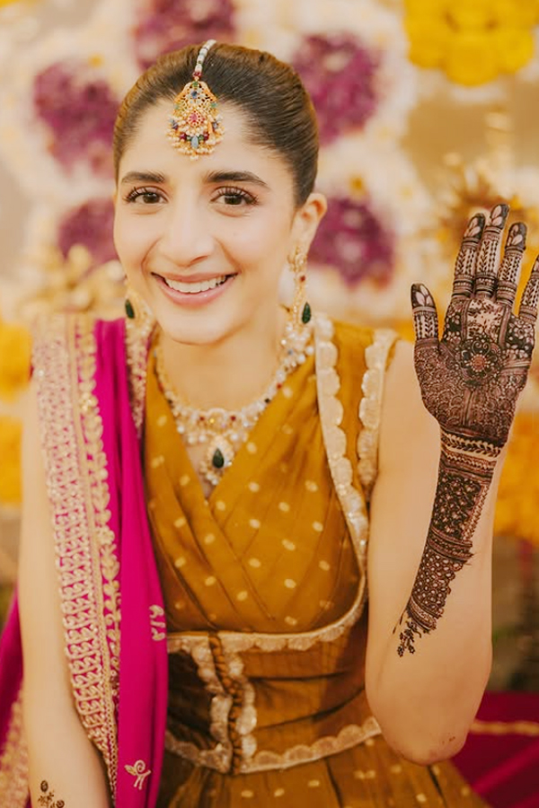 Mawra Hocane In A Traditional Mustard Gharara Looks Ethereal For Her Mehendi Festivities3