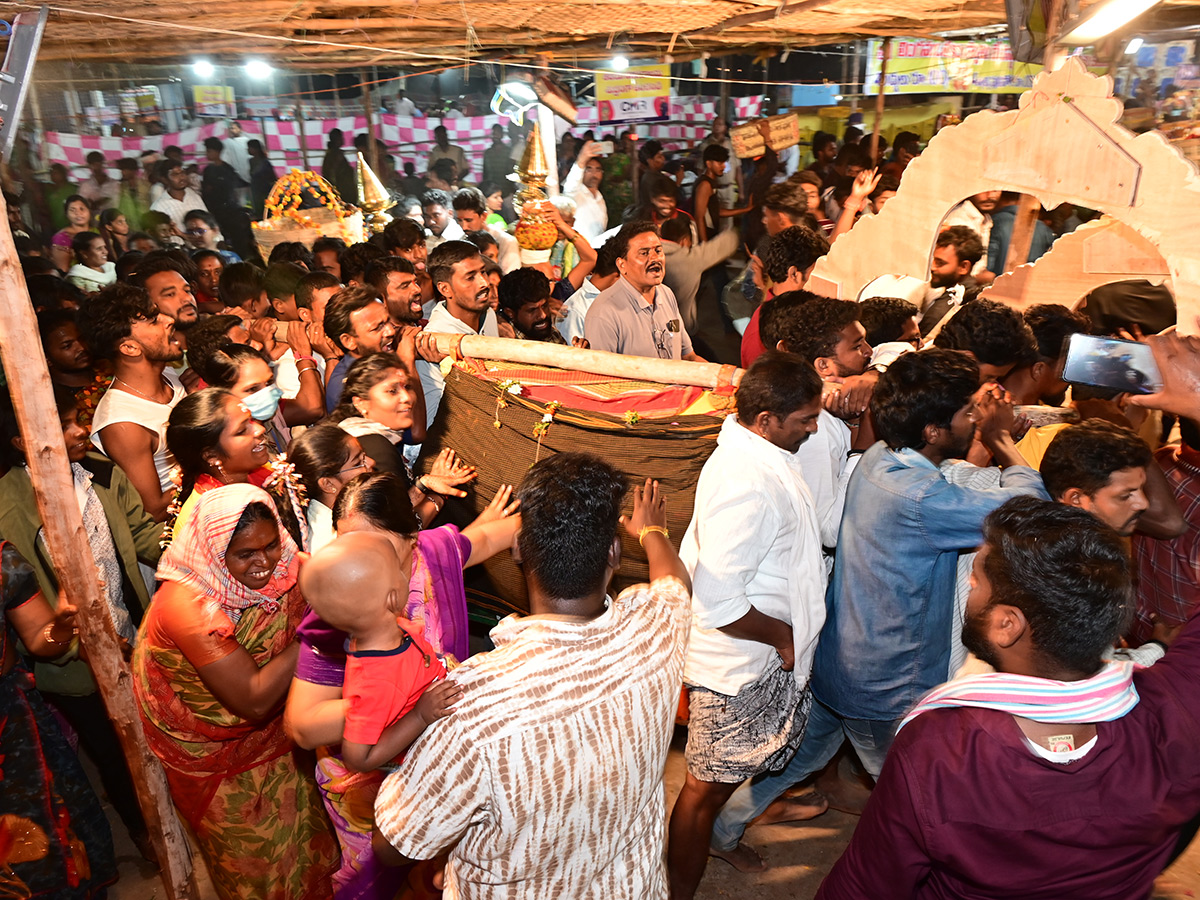 Devotees Rush at Durajpally Peddagattu Jatara 2025 Photos16