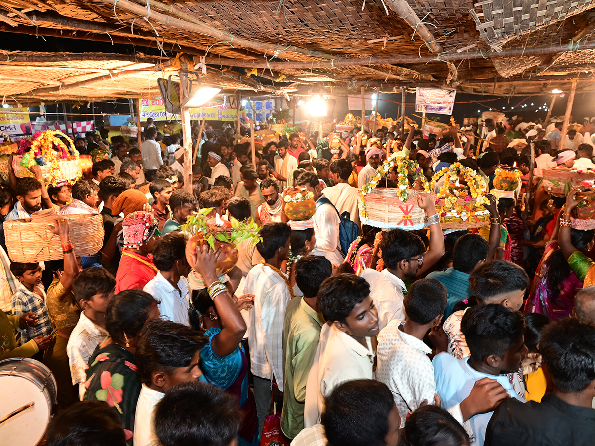 Devotees Rush at Durajpally Peddagattu Jatara 2025 Photos17