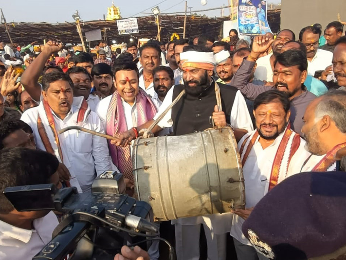 Devotees Rush at Durajpally Peddagattu Jatara 2025 Photos18