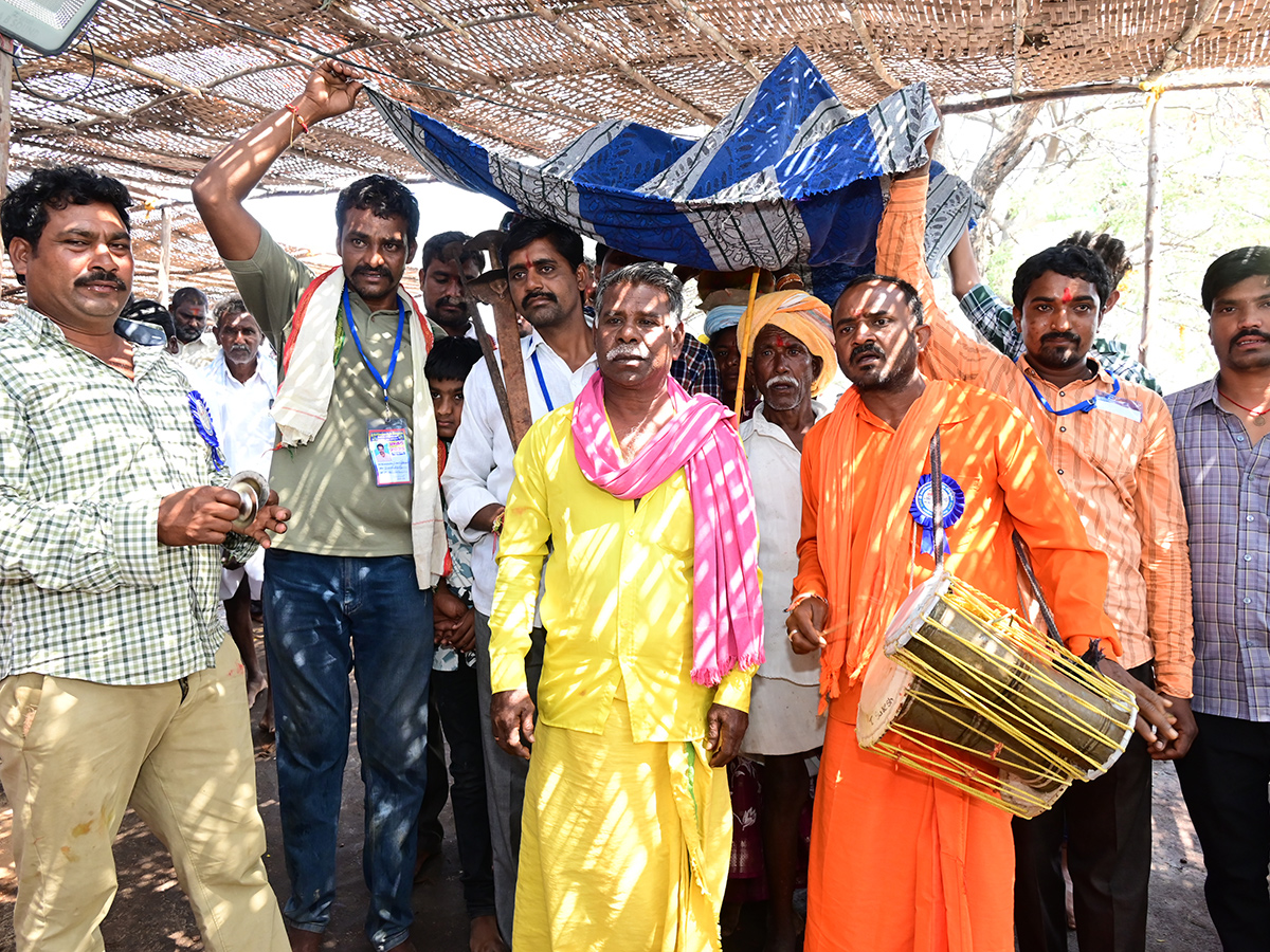 Devotees Rush at Durajpally Peddagattu Jatara 2025 Photos2