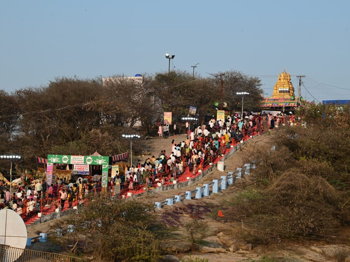 Devotees Rush at Durajpally Peddagattu Jatara 2025 Photos25