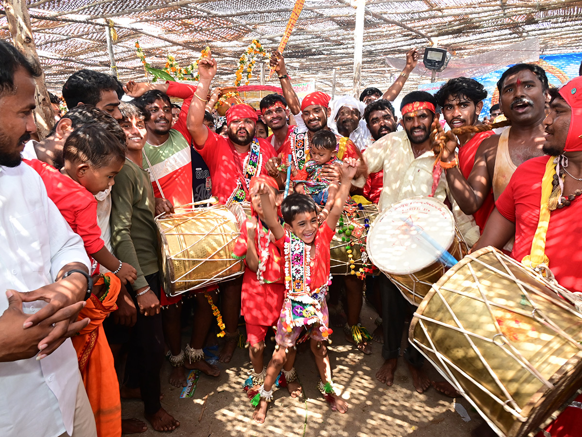 Devotees Rush at Durajpally Peddagattu Jatara 2025 Photos4