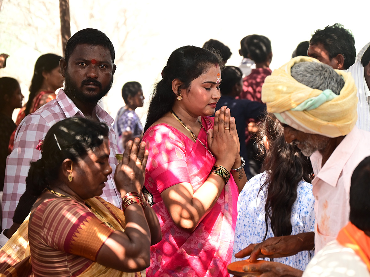 Devotees Rush at Durajpally Peddagattu Jatara 2025 Photos6