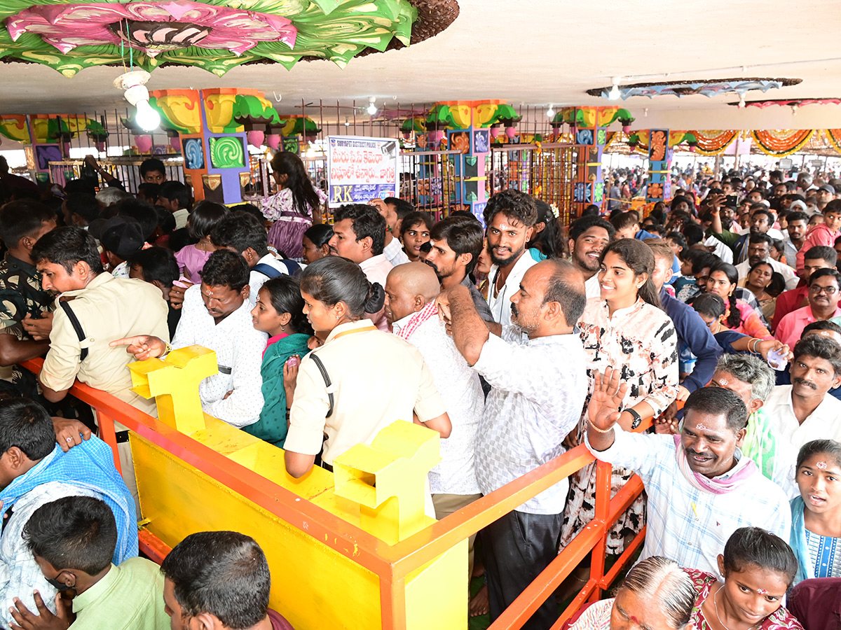 Devotees Rush at Durajpally Peddagattu Jatara 2025 Photos7