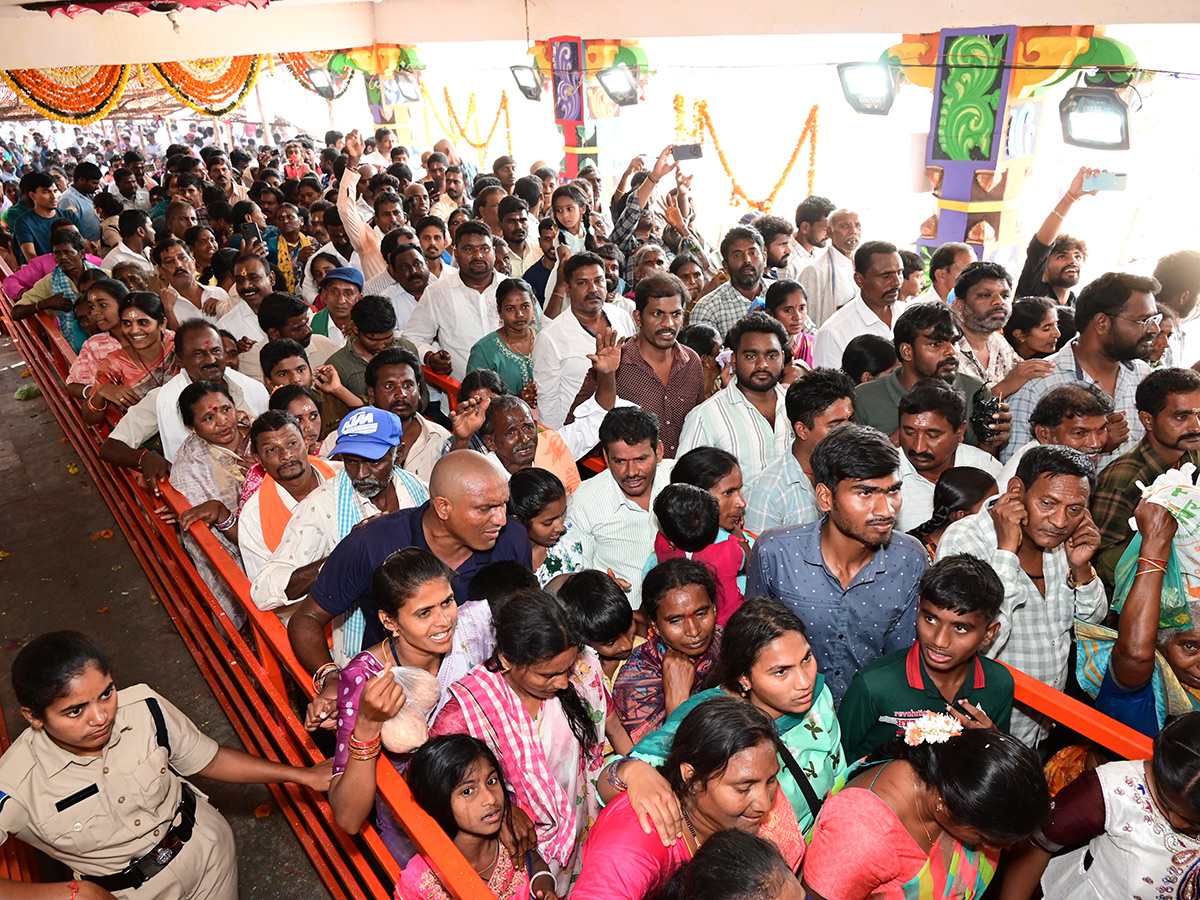 Devotees Rush at Durajpally Peddagattu Jatara 2025 Photos8