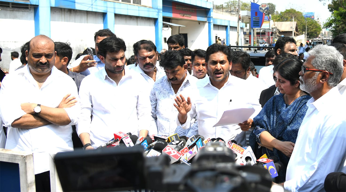 YS Jagan Meets Vallabhaneni Vamsi At Vijayawada Sub Jail Photos13