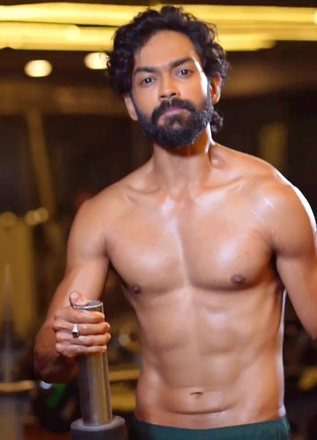 Serial actor Shivakumar Marihal six pack with Priyanka Jain, photos goes viral16