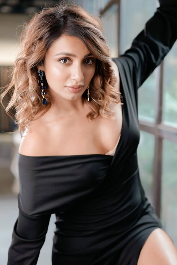 tejaswi madivada radiant photos goes viral6