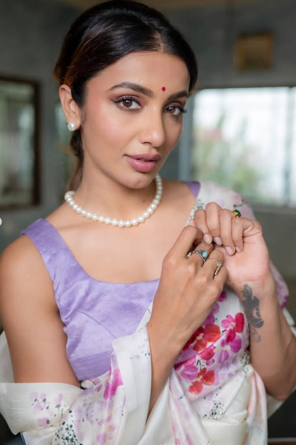 tejaswi madivada radiant photos goes viral5