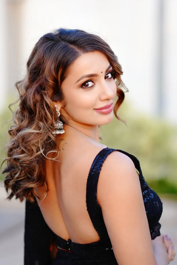 tejaswi madivada radiant photos goes viral9