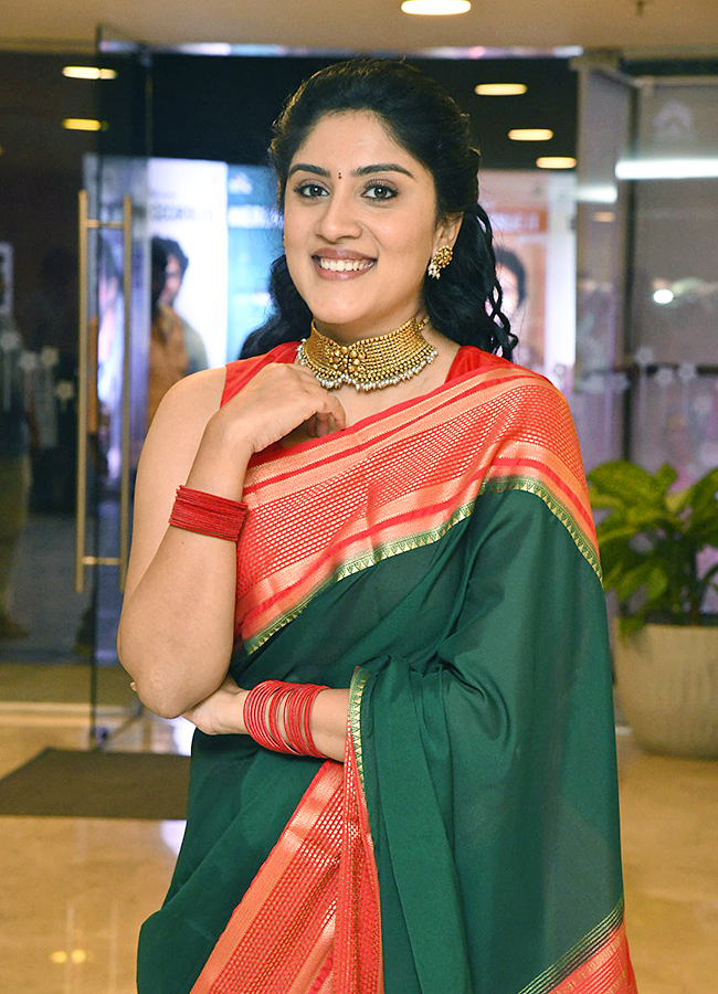 Actress Dhanya Balakrishna At Baapu Pre Release Event15