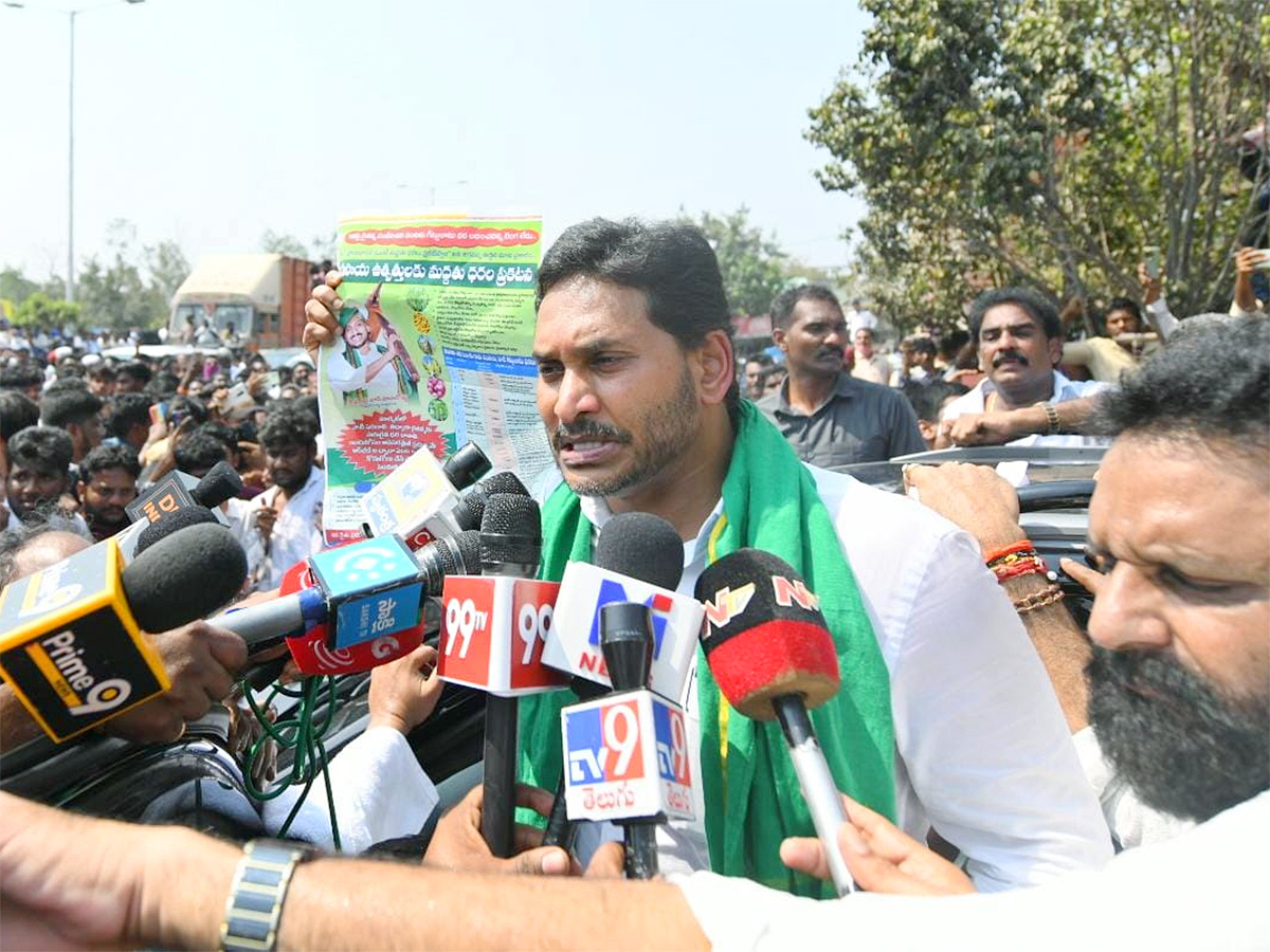 InPics: YS Jagan Warning To Chandrababu Over Farmers In Protest At Guntur Mirchi Yard1