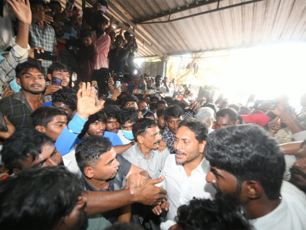 InPics: YS Jagan Warning To Chandrababu Over Farmers In Protest At Guntur Mirchi Yard10