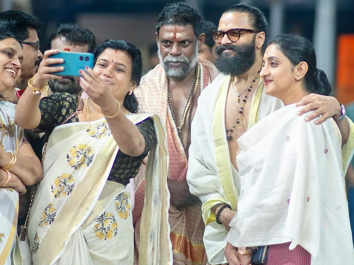 Jailer Movie Villain Vinayakan  Visited Kollur Mookambika temple Photos2