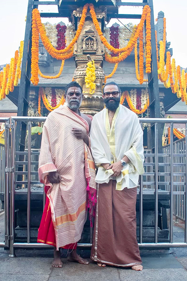 Jailer Movie Villain Vinayakan  Visited Kollur Mookambika temple Photos4