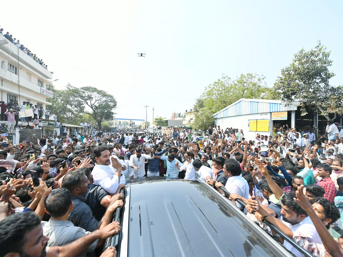 Massive Crowd At YS Jagan Guntur Visit Mirchi Yard Farmers Protest, Highlights Photos Gallery2