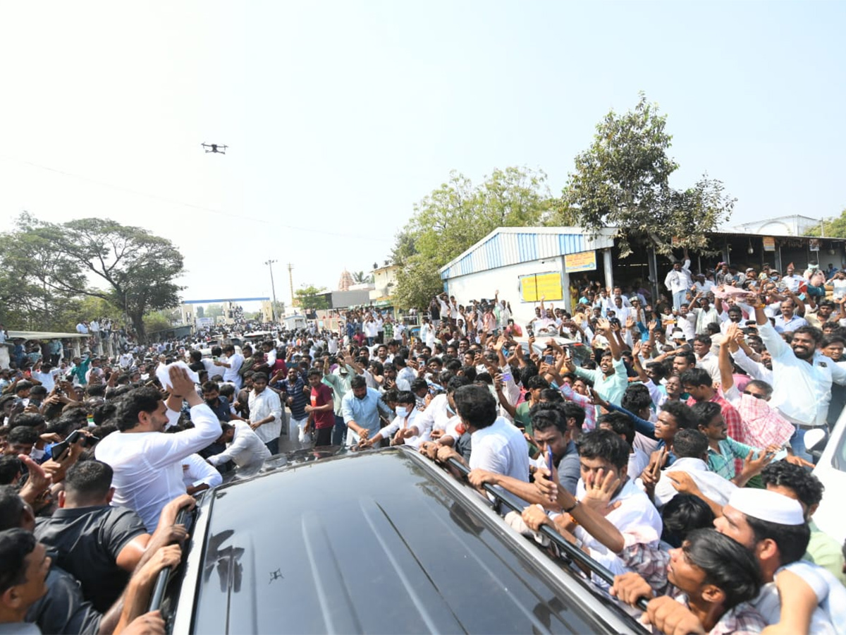 Massive Crowd At YS Jagan Guntur Visit Mirchi Yard Farmers Protest, Highlights Photos Gallery3