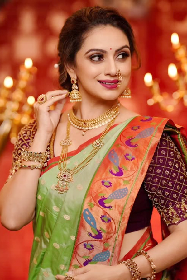 Shruti Marathe saree styles photos you will adore11