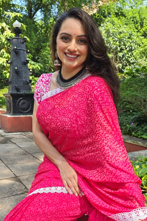 Shruti Marathe saree styles photos you will adore12