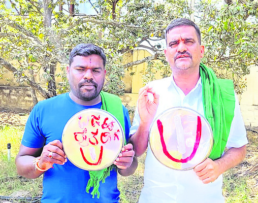 మూడు వాహనాలు ఢీ.. ముగ్గురు మృతి 1