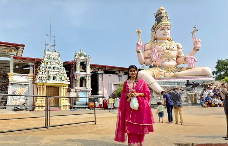 Bigg Boss Fame Sonia Akula Visits Shankari Devi Shakthi Peetham, At Srilanka Photos5