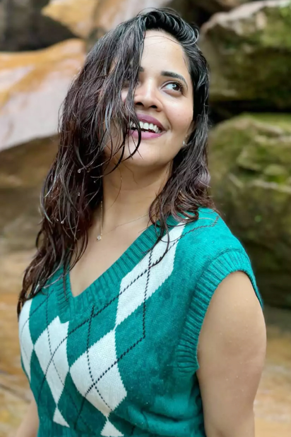 Anasuya Bharadwaj turning heads with every photo look11