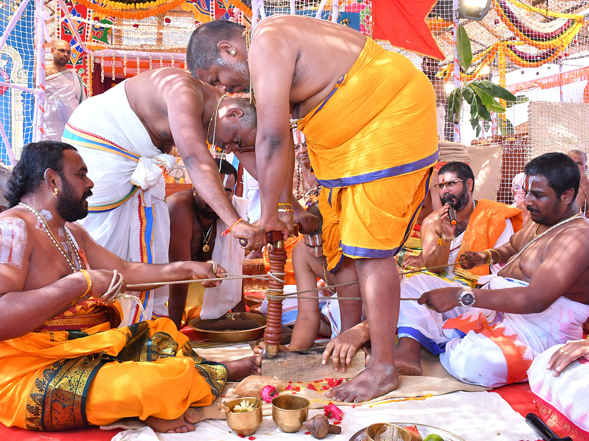 Giri Pradakshina in Yadagirigutta Temple Photos11