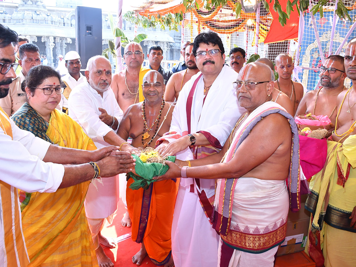 Giri Pradakshina in Yadagirigutta Temple Photos14