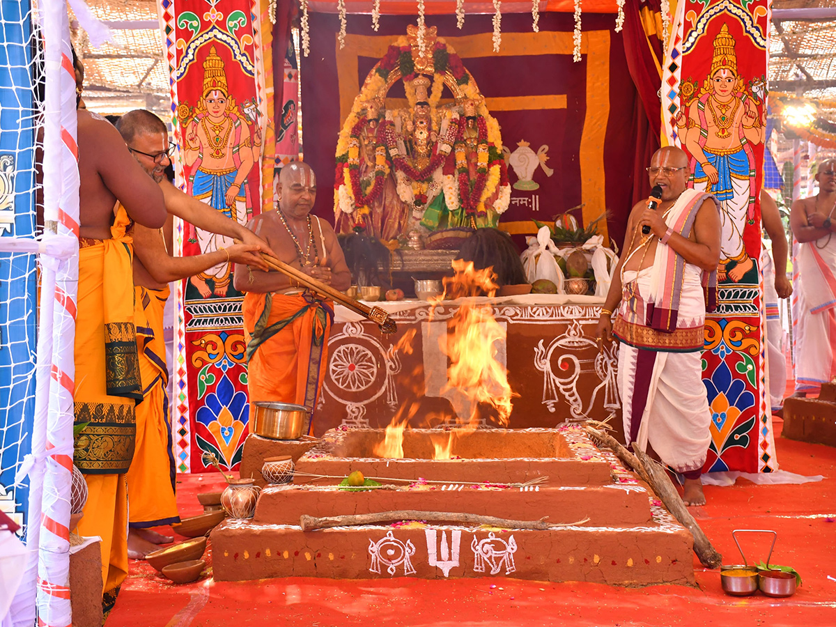 Giri Pradakshina in Yadagirigutta Temple Photos15