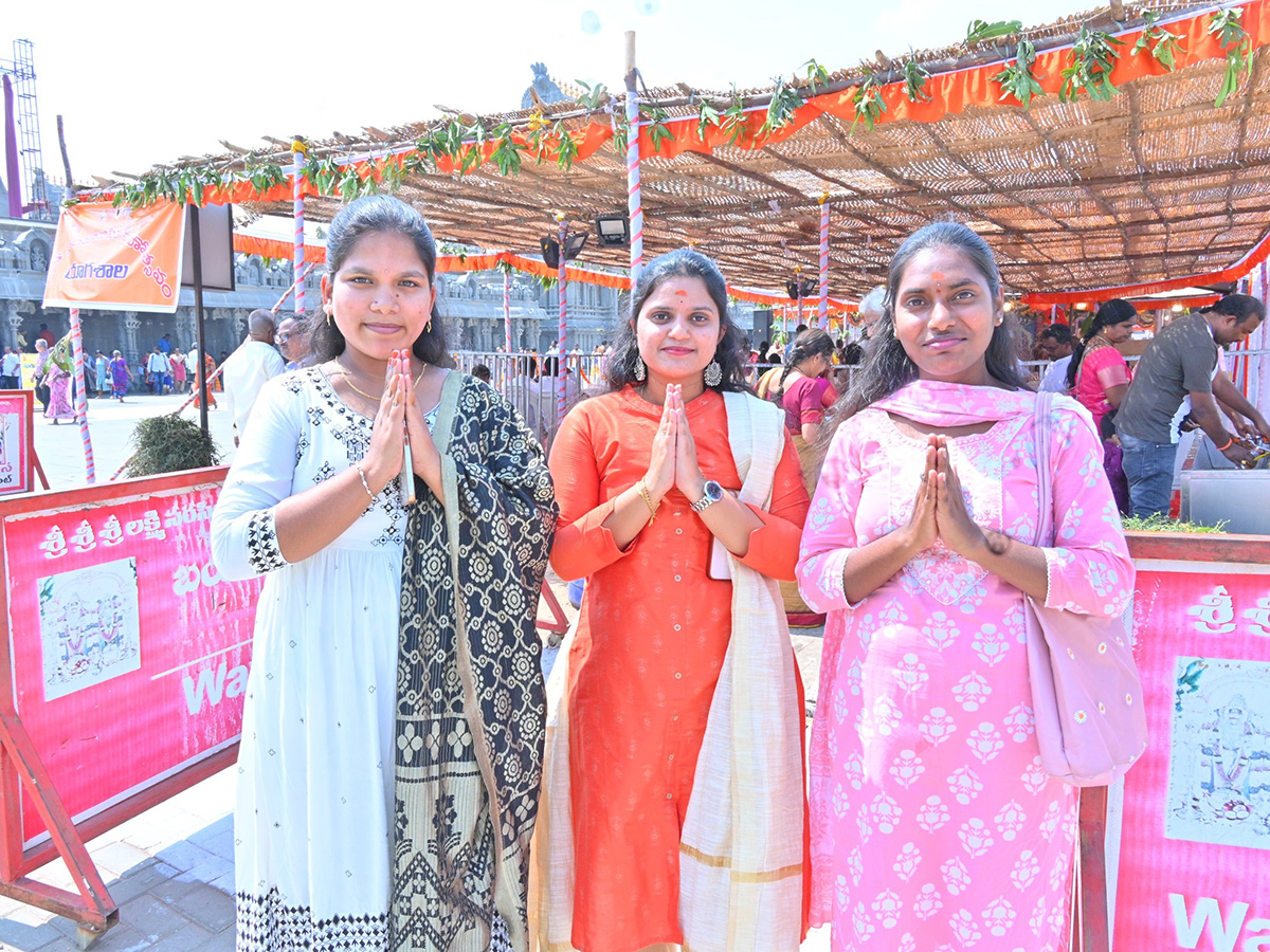 Giri Pradakshina in Yadagirigutta Temple Photos18