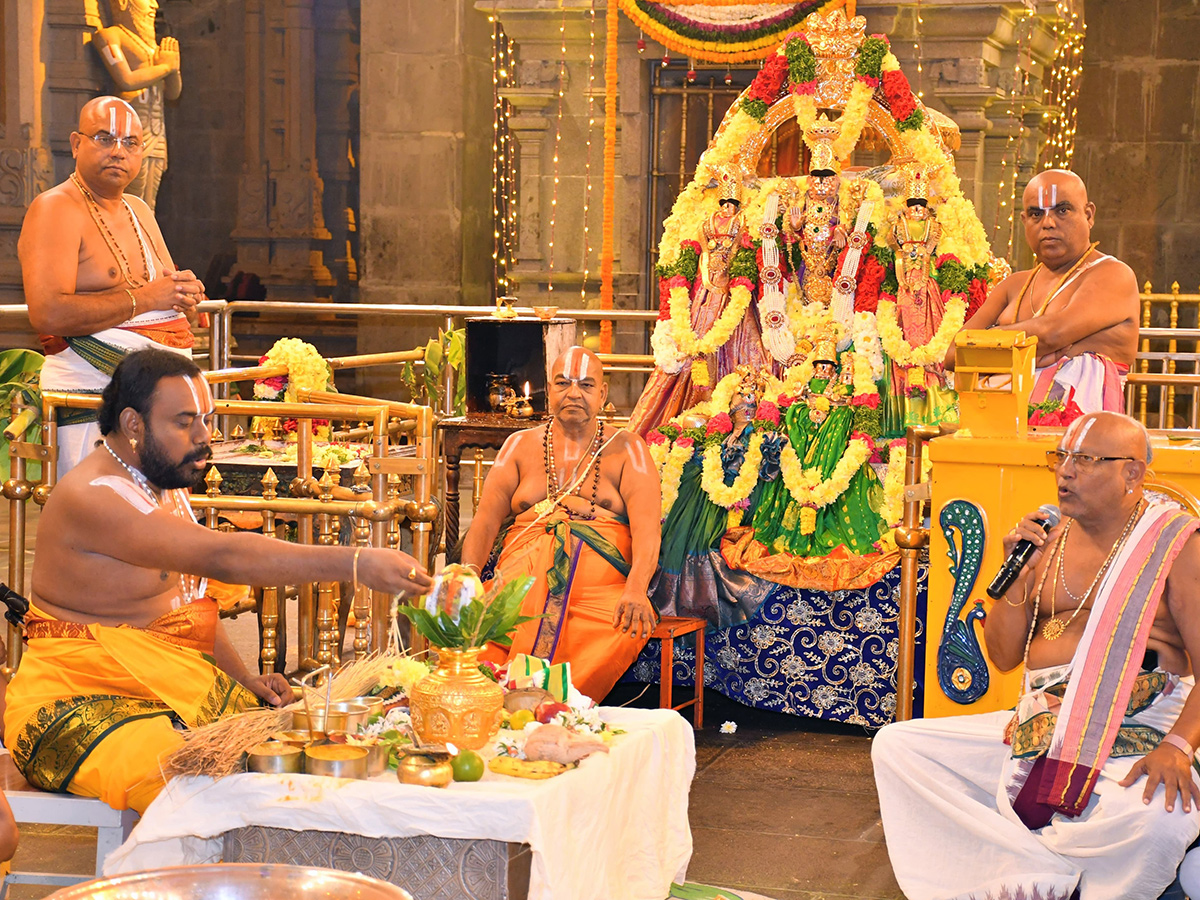 Giri Pradakshina in Yadagirigutta Temple Photos4