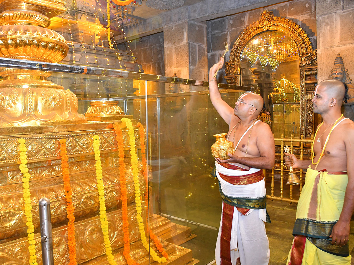 Giri Pradakshina in Yadagirigutta Temple Photos7