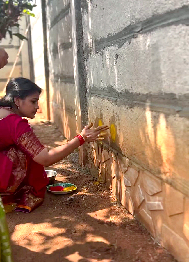 InPics: BB8 Soniya And Yash Offers Prayers To Komuravelli Mallanna With Patnalu After Marriage2