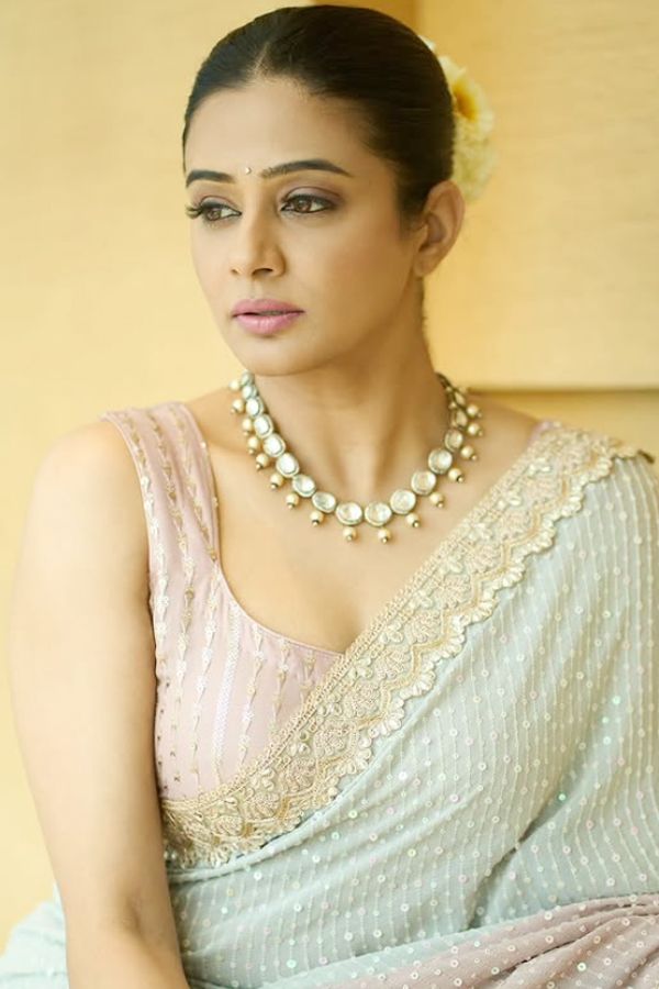 Priyamani stuns in a pink saree photos11