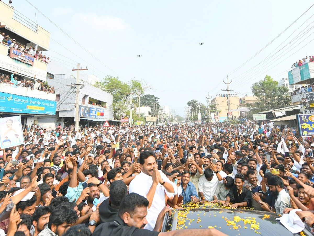 YS Jagan Receives Grand Welcome At Palakonda Photos13