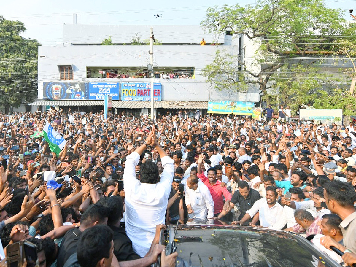 YS Jagan Receives Grand Welcome At Palakonda Photos16