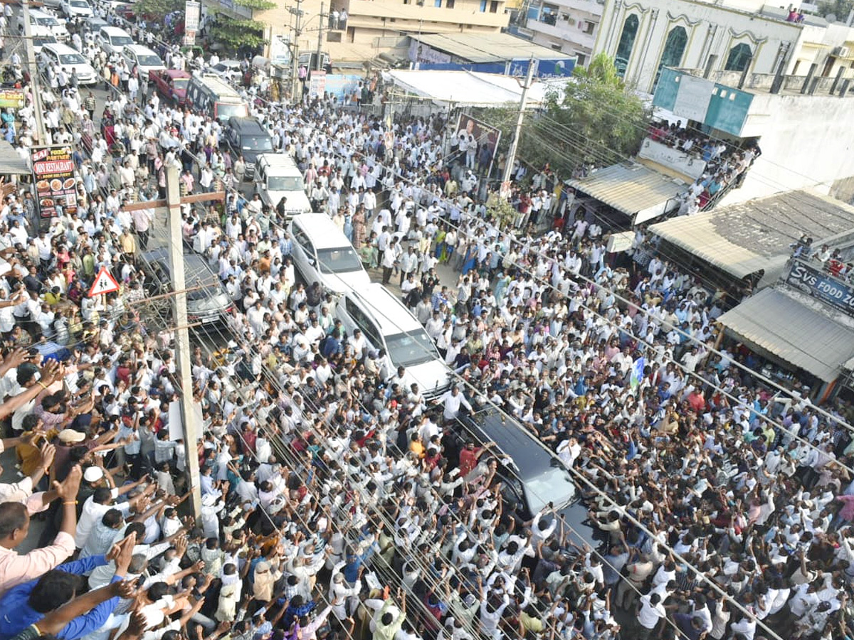 YS Jagan Receives Grand Welcome At Palakonda Photos18