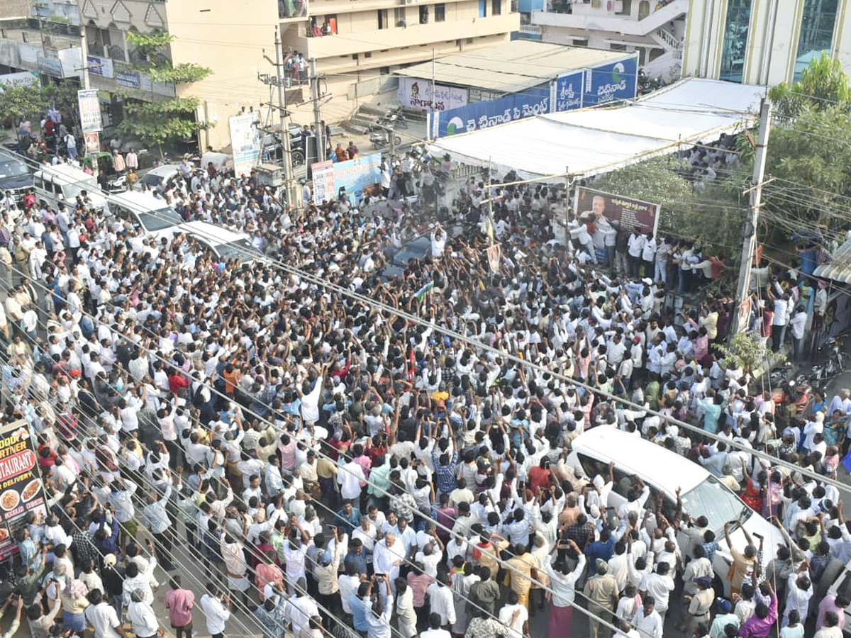 YS Jagan Receives Grand Welcome At Palakonda Photos19